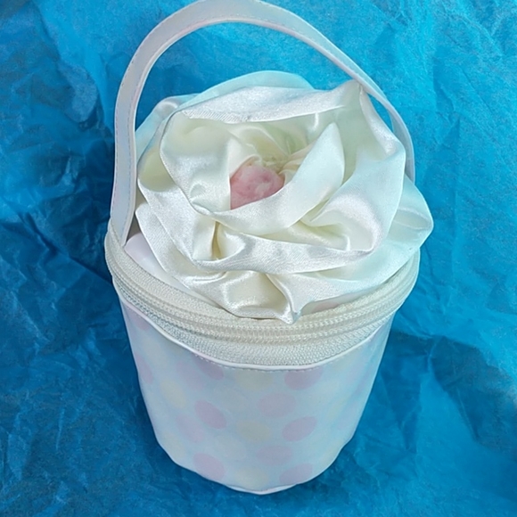 NWOT Cute Little Sweetheart Cupcake Bag 🌼 - Picture 2 of 12